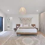 Studio City Stunning House With 5 Bedrooms, Pool, Jacuzzi, Fire-Pit, Guest House