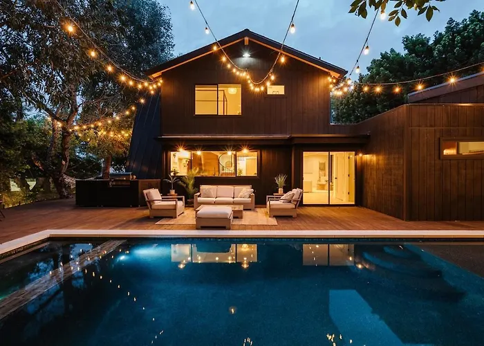 Studio City Stunning House With 5 Bedrooms, Pool, Jacuzzi, Fire-Pit, Guest House