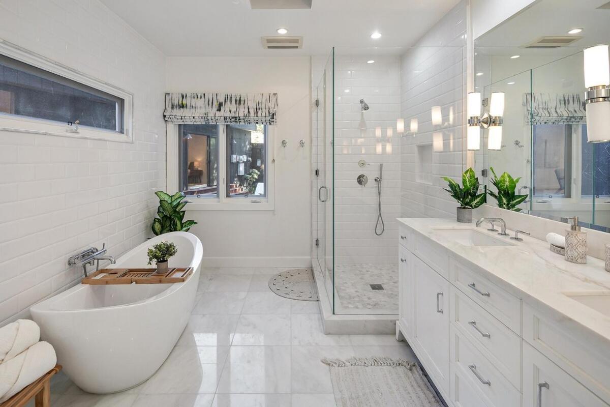 Hébergement de vacances Stunning House With 5 Bedrooms, Pool, Jacuzzi, Fire-pit, Los Angeles