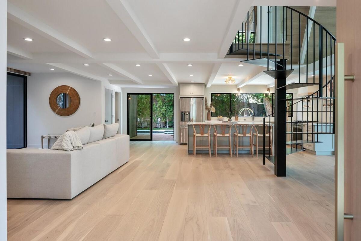 Stunning House With 5 Bedrooms, Pool, Jacuzzi, Fire-pit, * Los Angeles