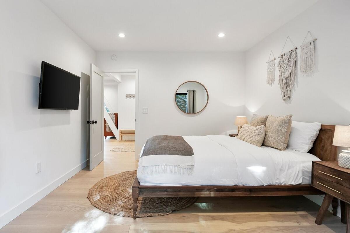 Hébergement de vacances Stunning House With 5 Bedrooms, Pool, Jacuzzi, Fire-pit,
