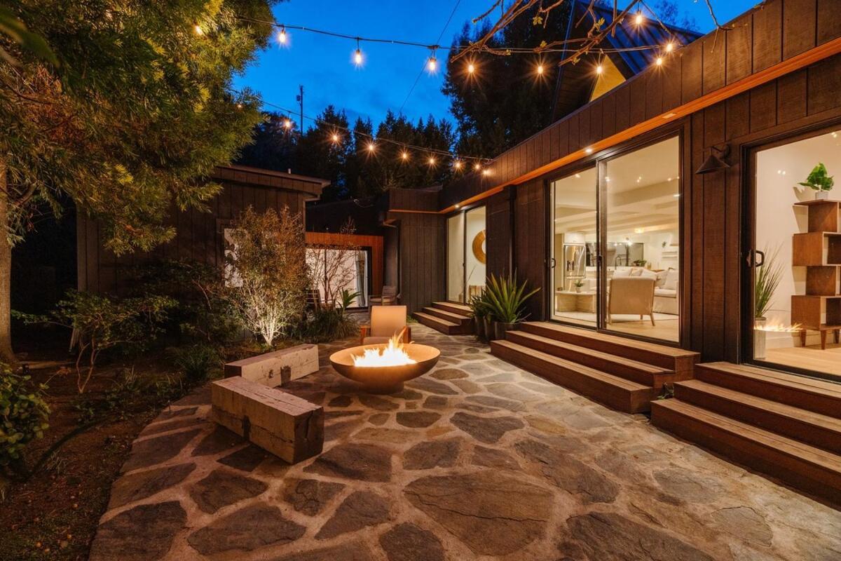 Hébergement de vacances Stunning House With 5 Bedrooms, Pool, Jacuzzi, Fire-pit,