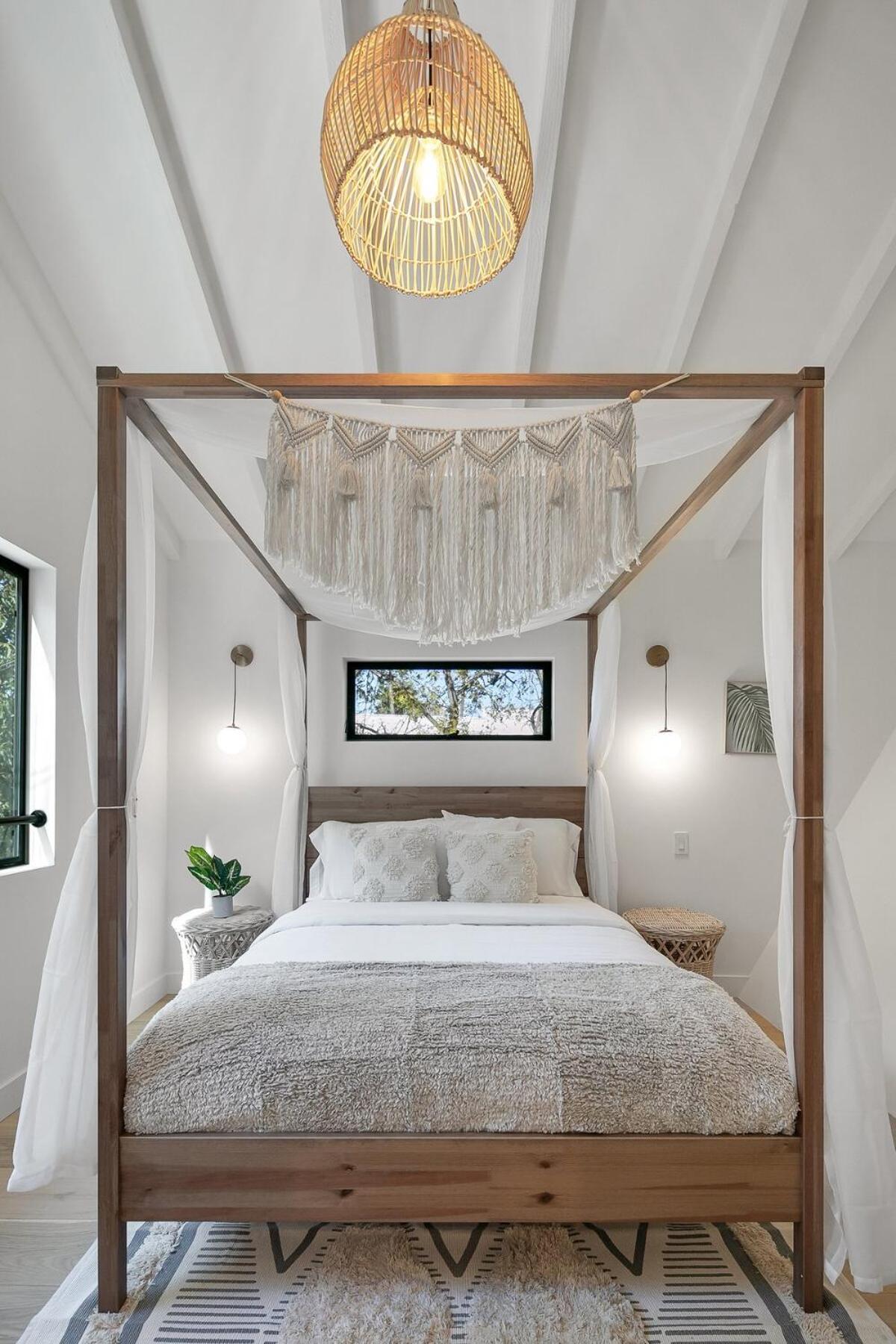 Hébergement de vacances Stunning House With 5 Bedrooms, Pool, Jacuzzi, Fire-pit,